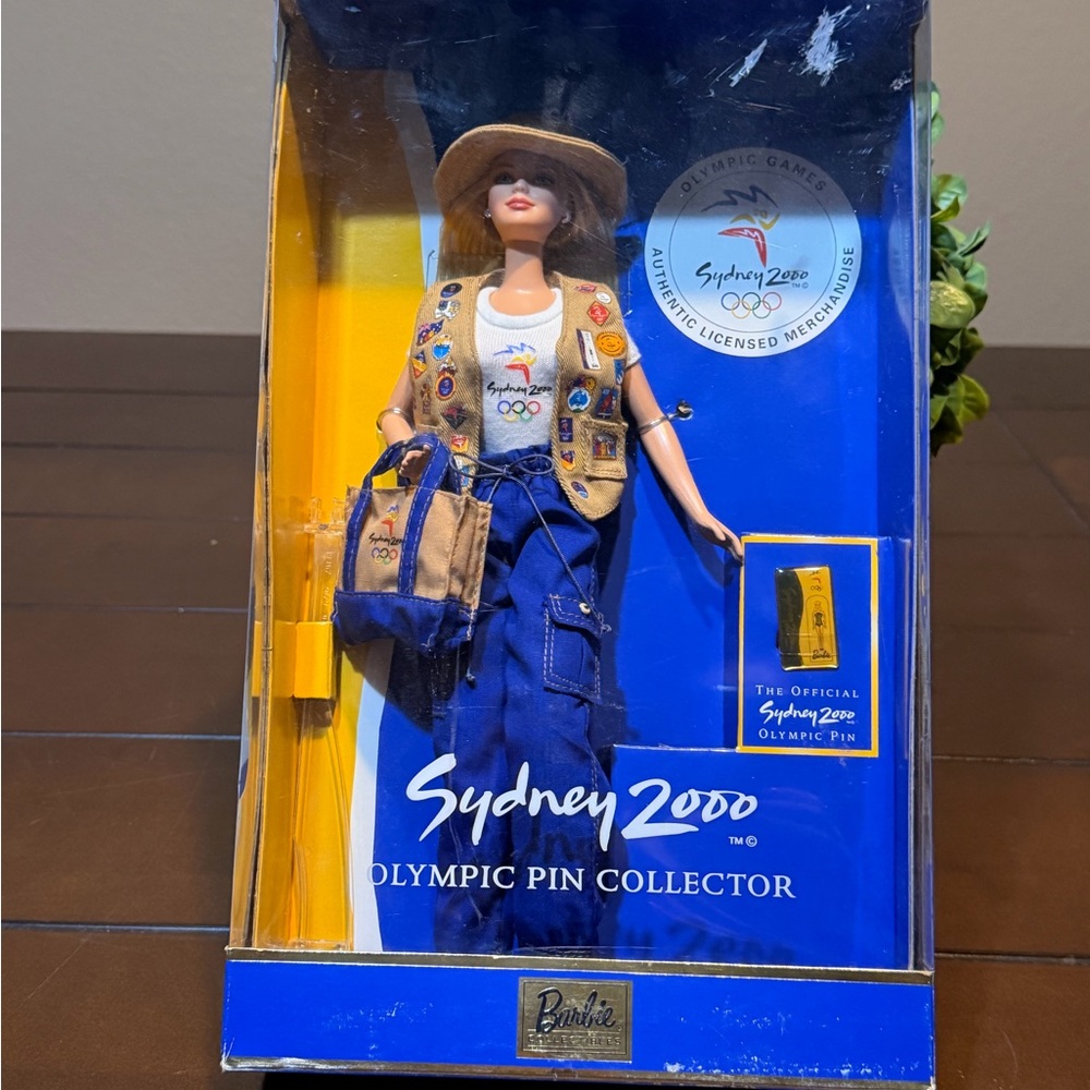 Sydney 2000 Olympic Pin Collector Barbie